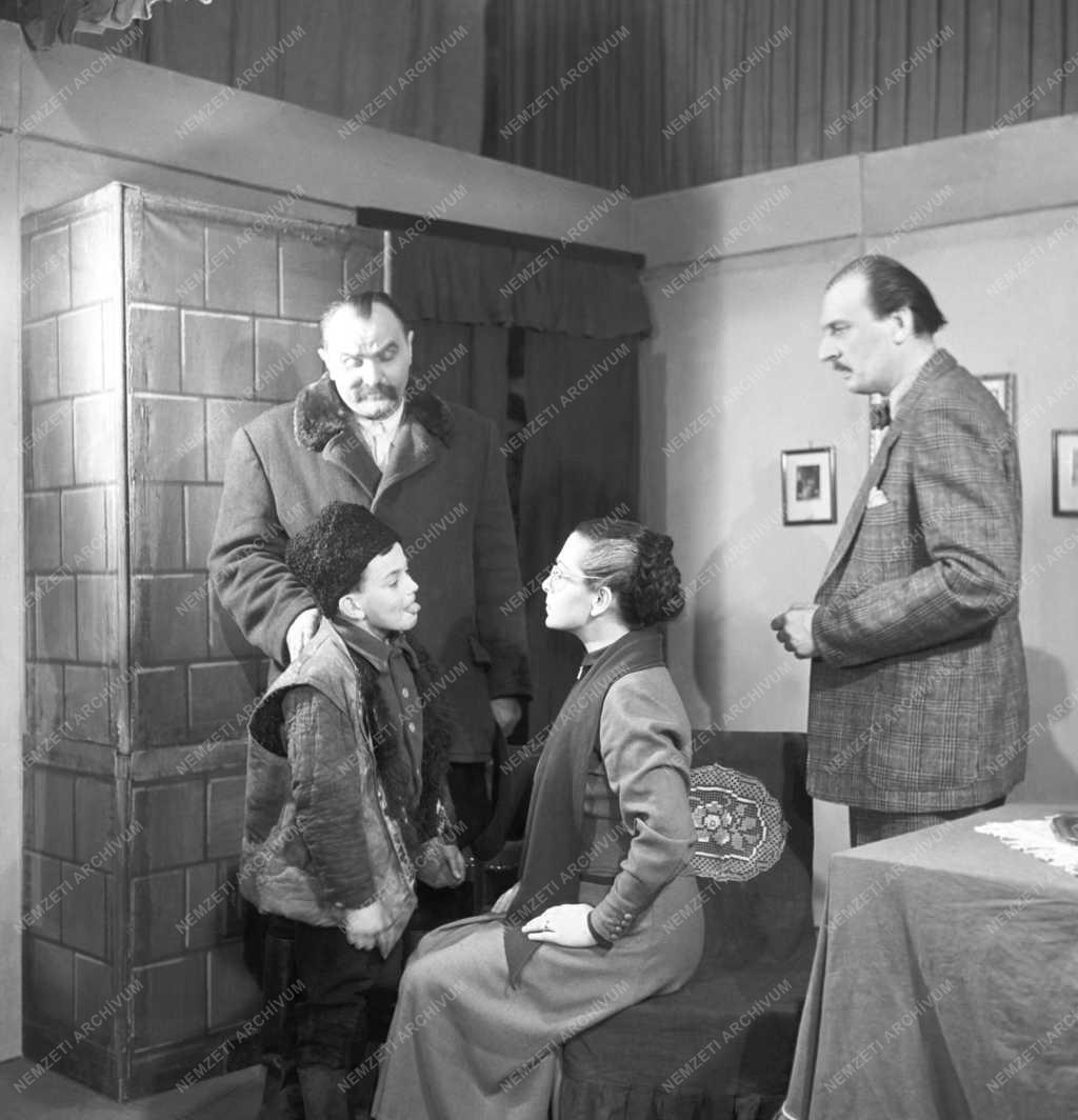 Színház - Állami Déryné Színház - Határszélen