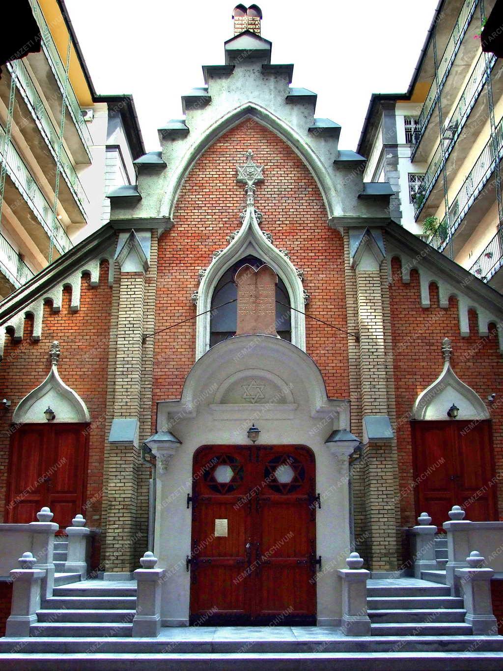 Egyházi épület - Budapest - Az Újlaki zsinagóga