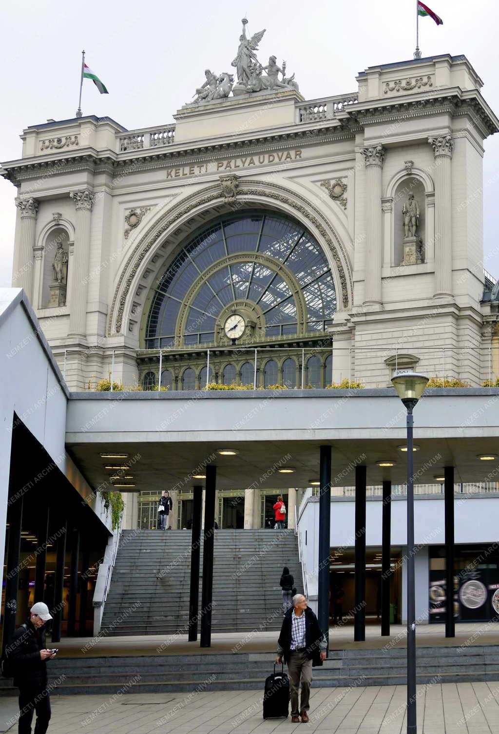 Városkép - Közlekedés - Budapest - Keleti pályaudvar