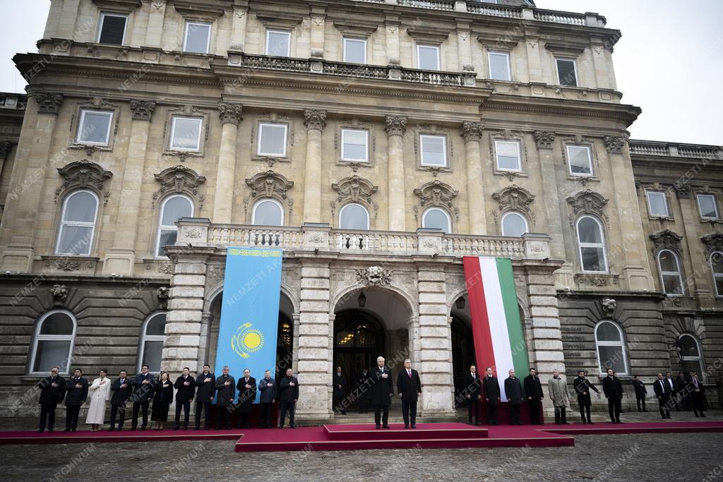 Orbán Viktor fogadta a kazah elnököt