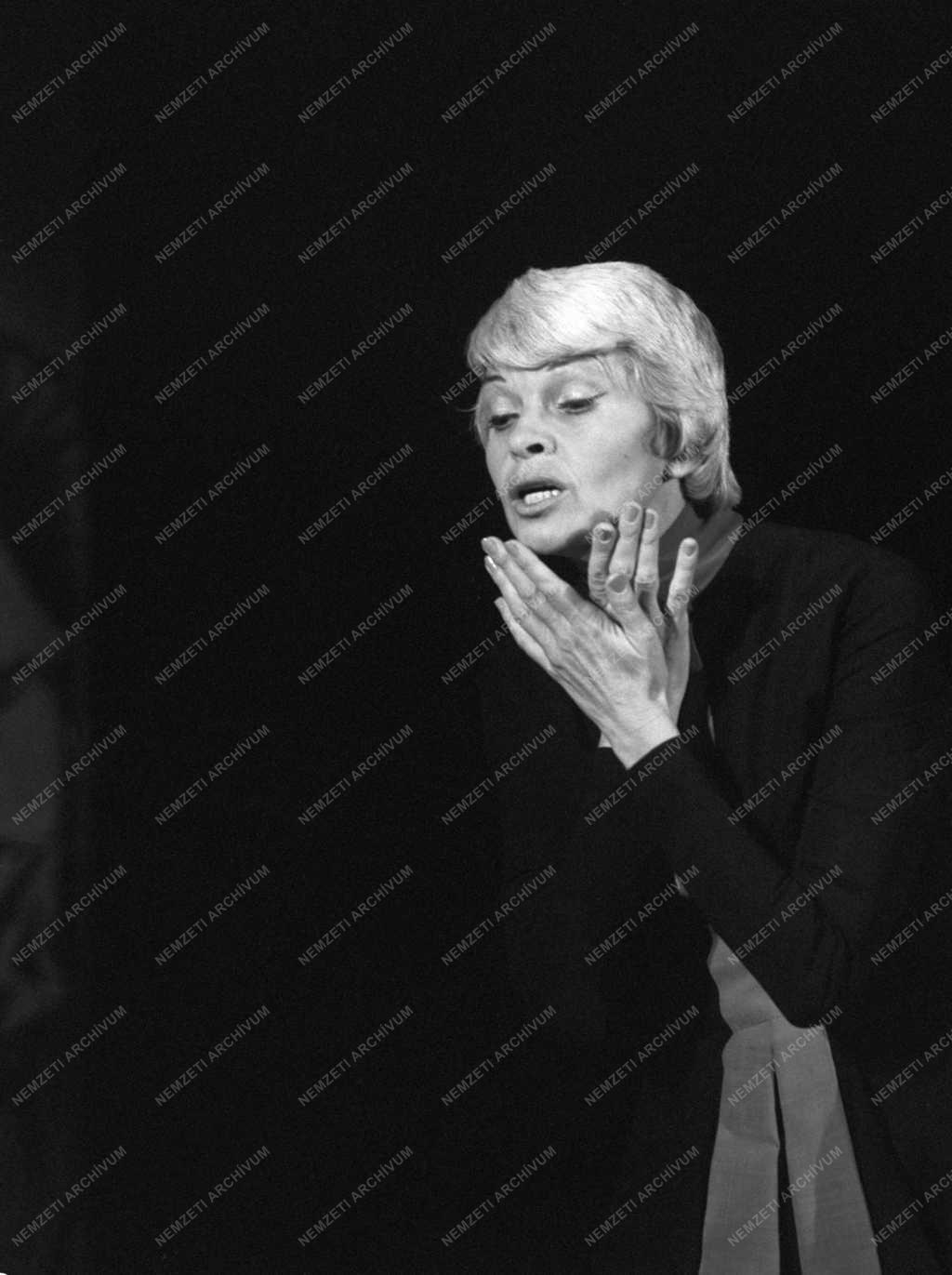 Kultúra - Színház - Jancsó Adrienne műsora a Fáklya Klubban