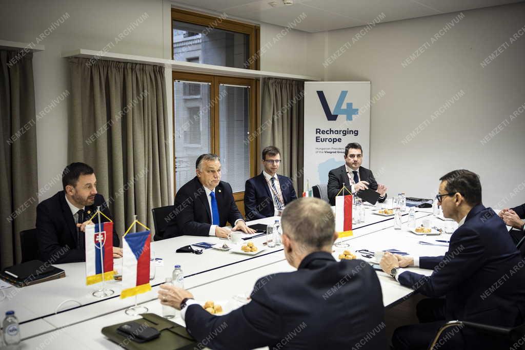 EU-csúcs Brüsszelben - V4-es egyeztetés