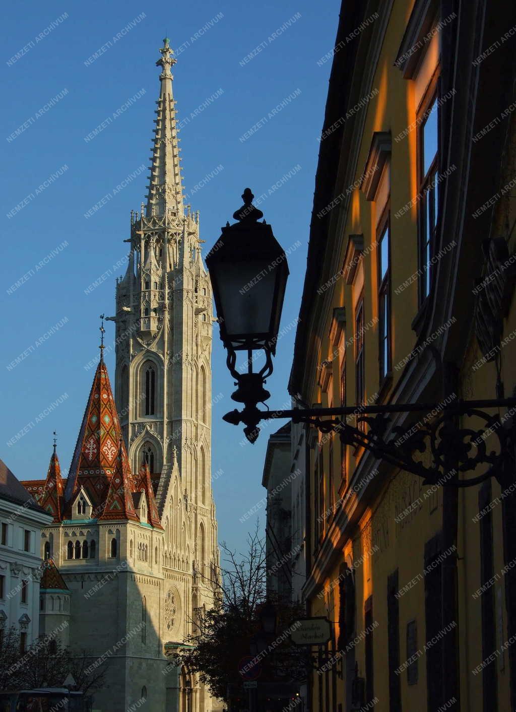 Városkép - Műemlék - A budavári Mátyás-templom és környéke