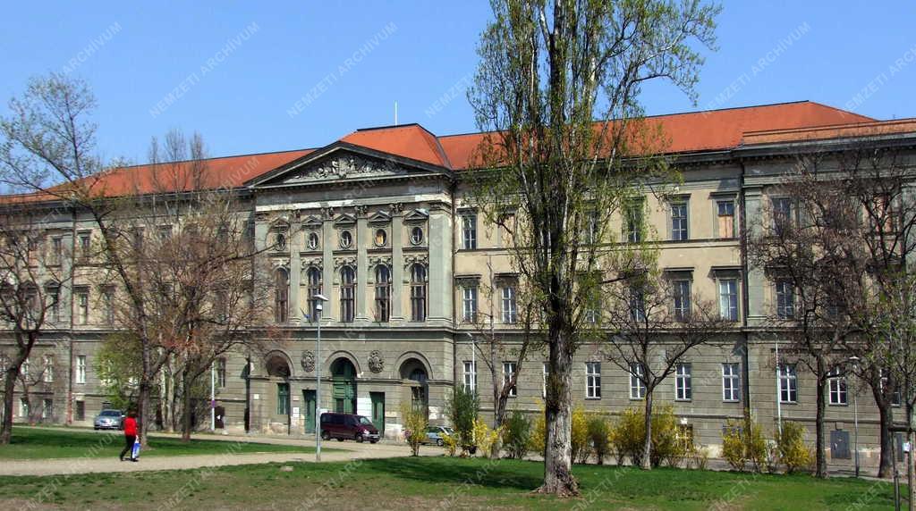 Épület - Budapest - A Ludovika Akadémia épülete
