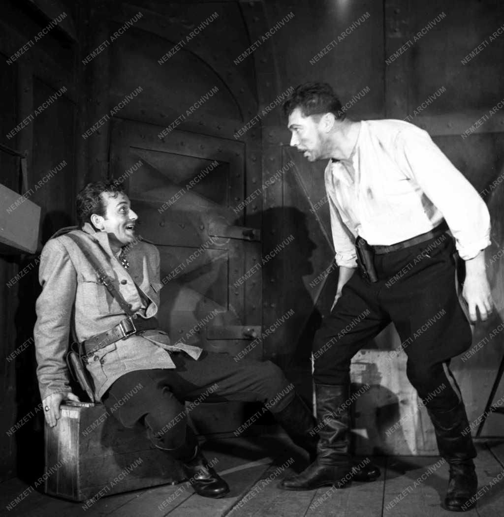 Páncélvonat - bemutató az Ifjúsági Színházban