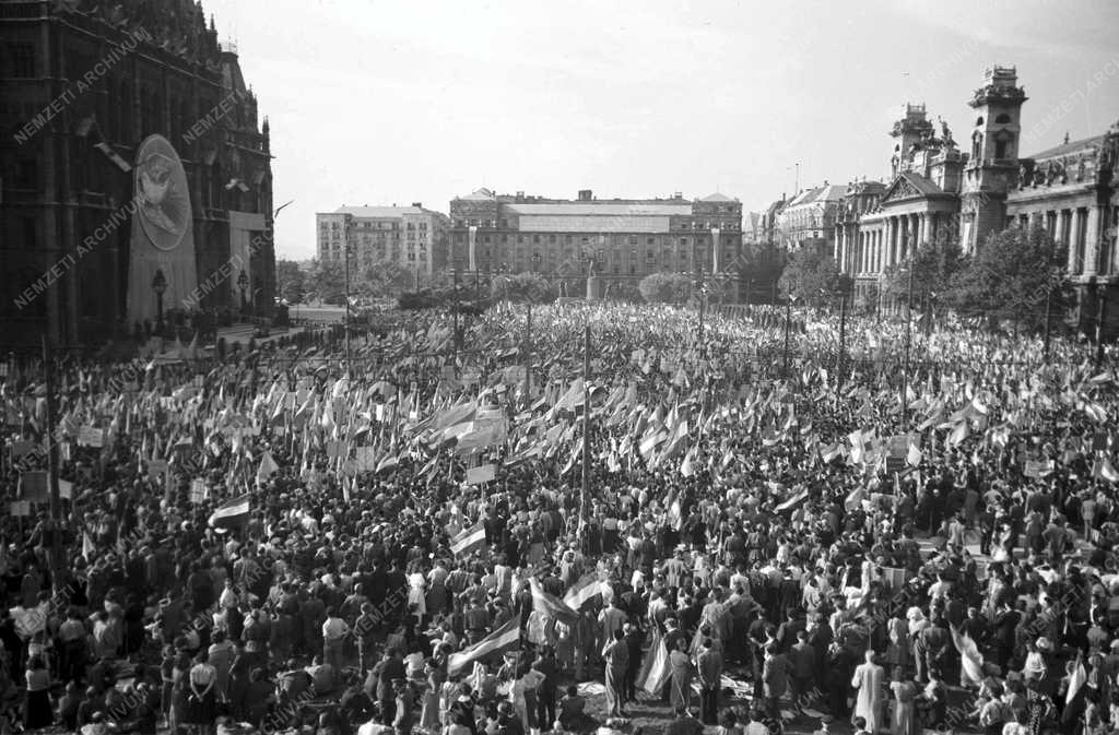 Belpolitika - Békegyűlés - A Béke-világtanács budapesti ülése 