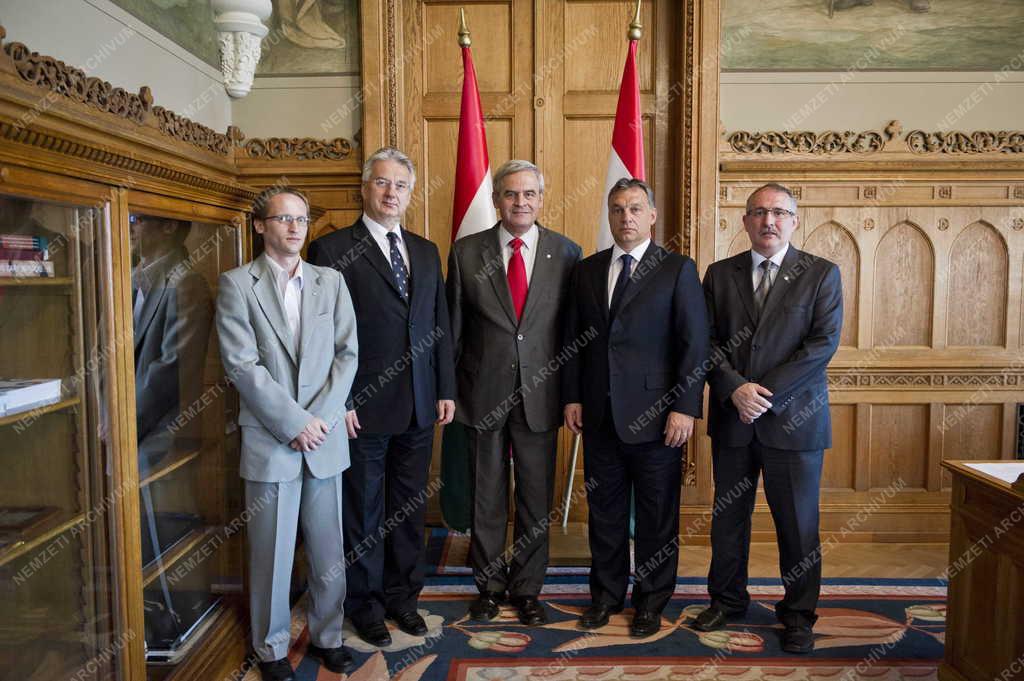 Kormányfő - Orbán Viktor fogadta az EMNP vezetőségét