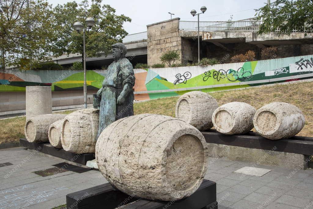 Városkép - Budapest - Borárus szobor a Boráros téren