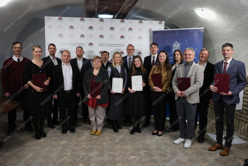 A Csoóri Sándor Program oklevélátadó ünnepsége Szabadkán