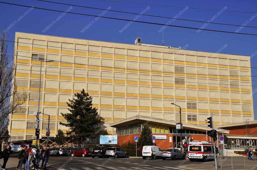 Egészségügy  - Budapest - Újpesti Szakrendelő felújítása