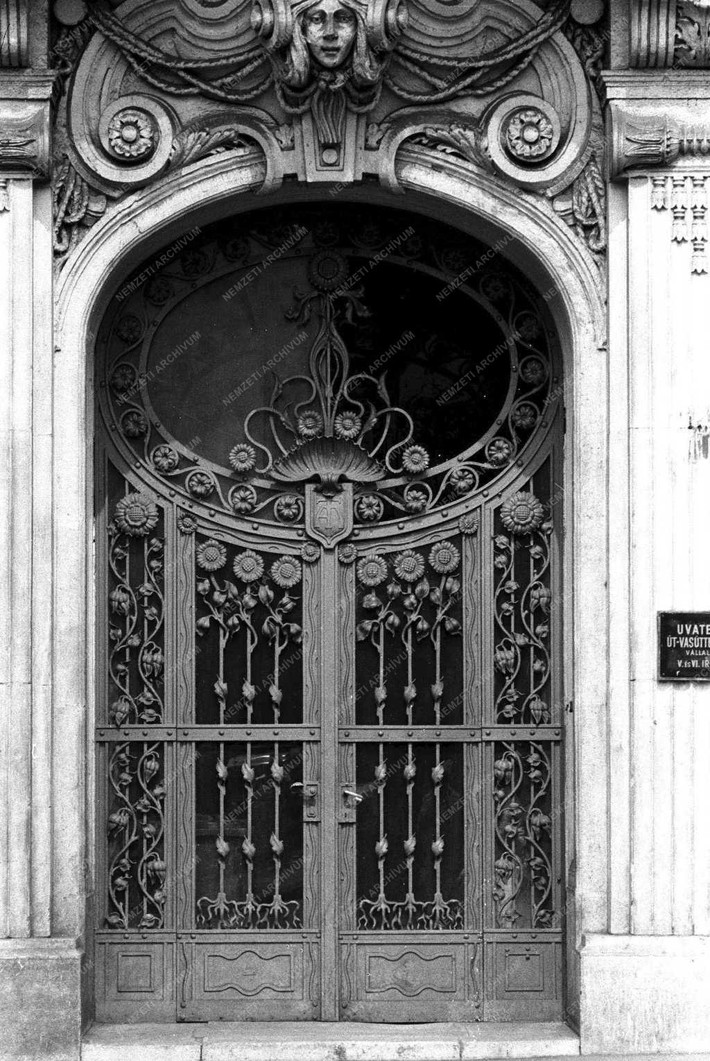 Műemlék – Belváros – Ódon kapuk