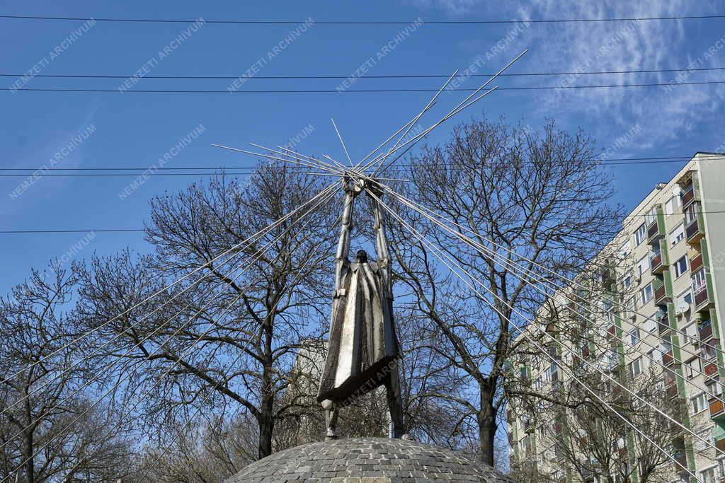 Kultúra - Budapest - Munkás című szobor Kőbánya Újhegyen