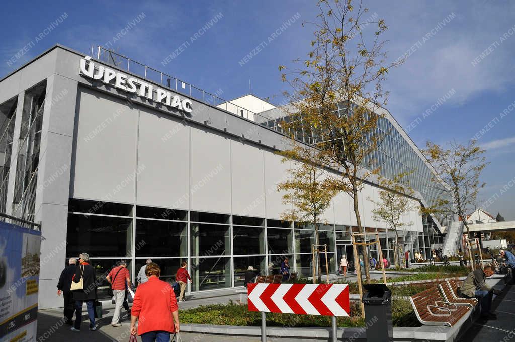 Kereskedelem - Budapest - Bontják a régi újpesti piacot