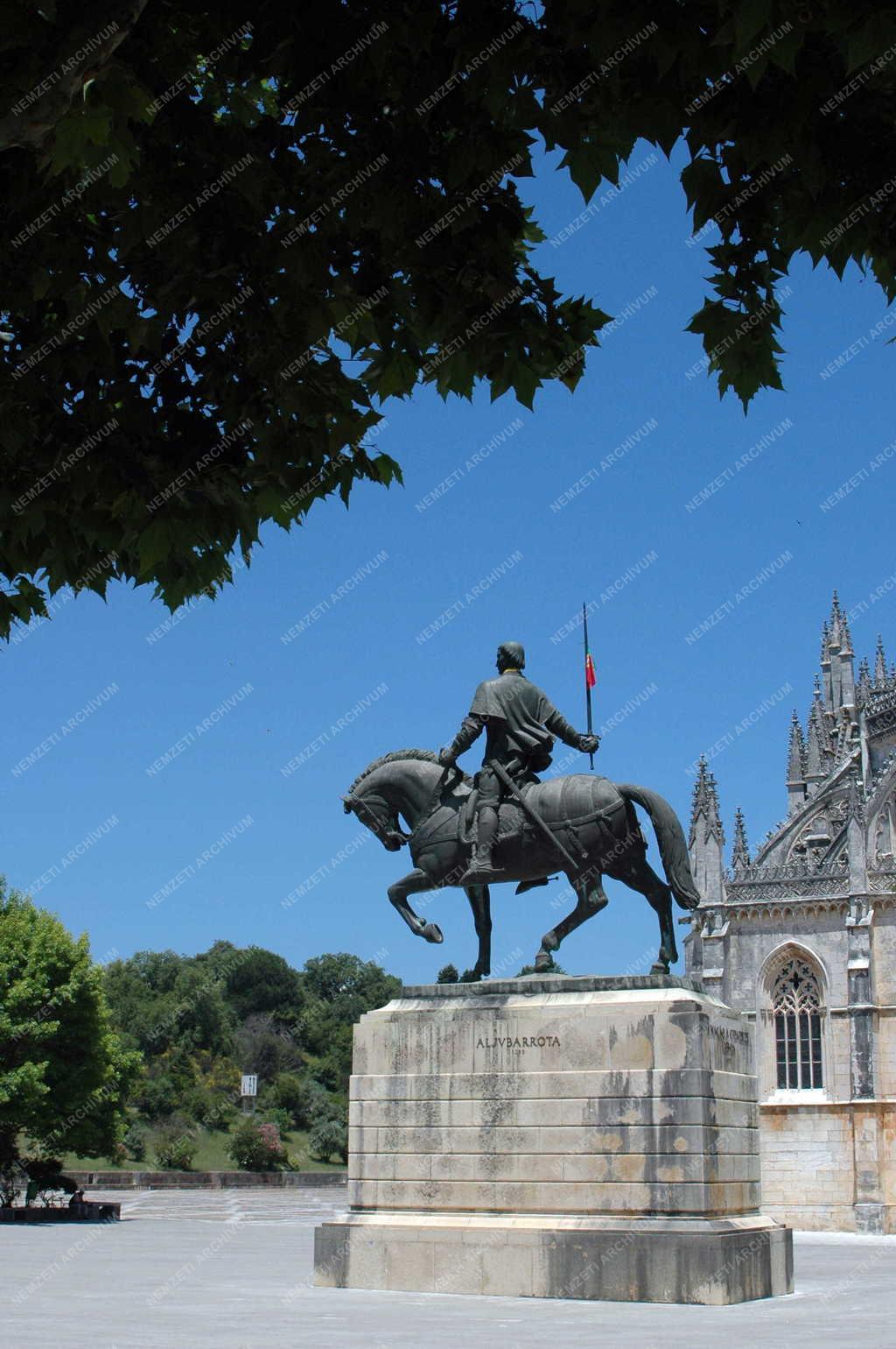 Portugál - Nuno Alvares Pereira lovasszobra - Batalha