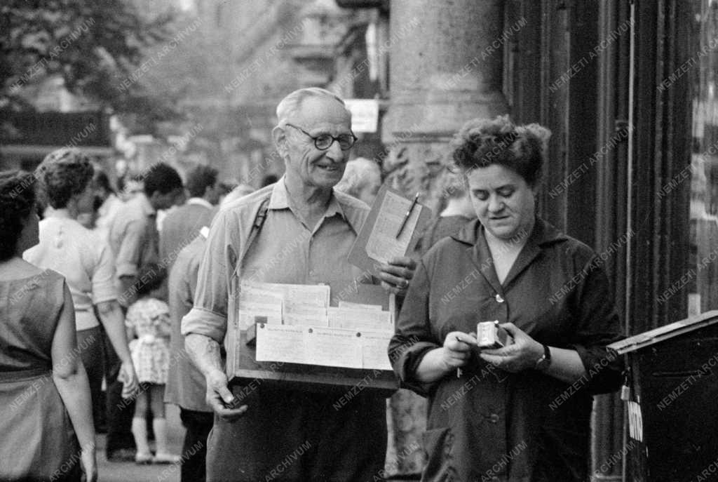 Szerencsejáték - Lottóárus 1964-ben 