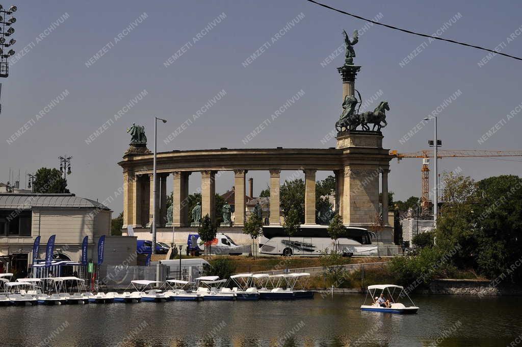 Városkép - Budapest - Csónakázók a városligeti tavon