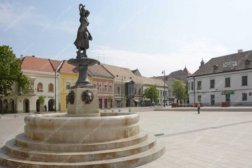 Műalkotás - Pápa - A Vízöntő-díszkút 