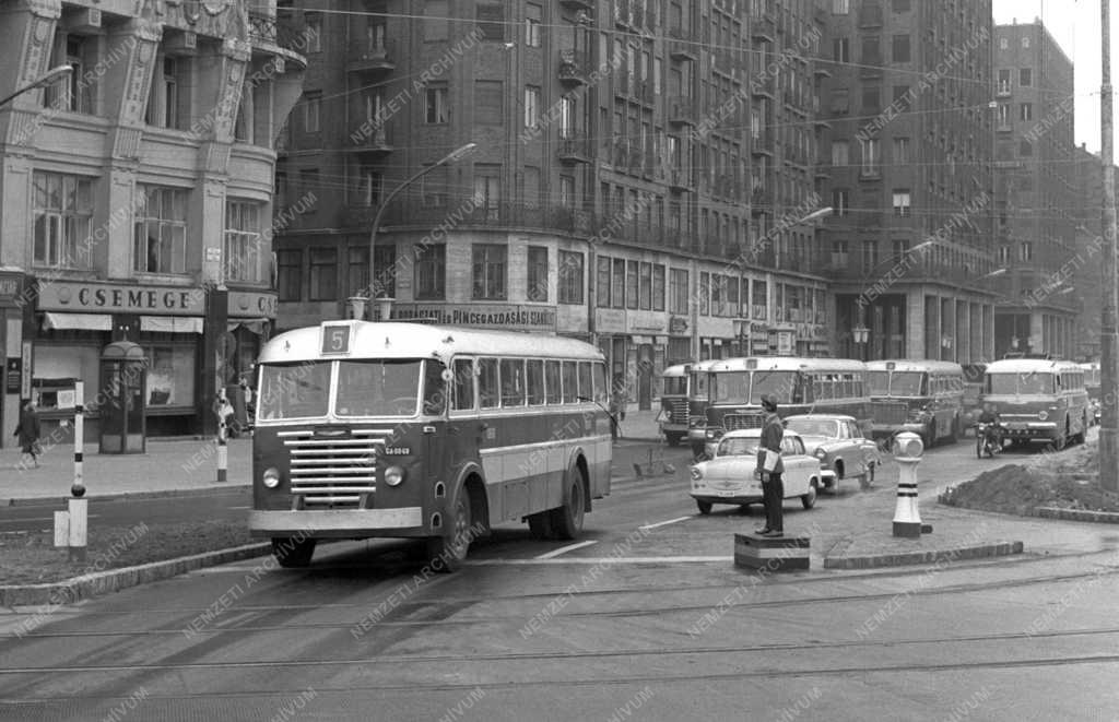 Városkép - Közlekedés - A fővárosi Tanács körút