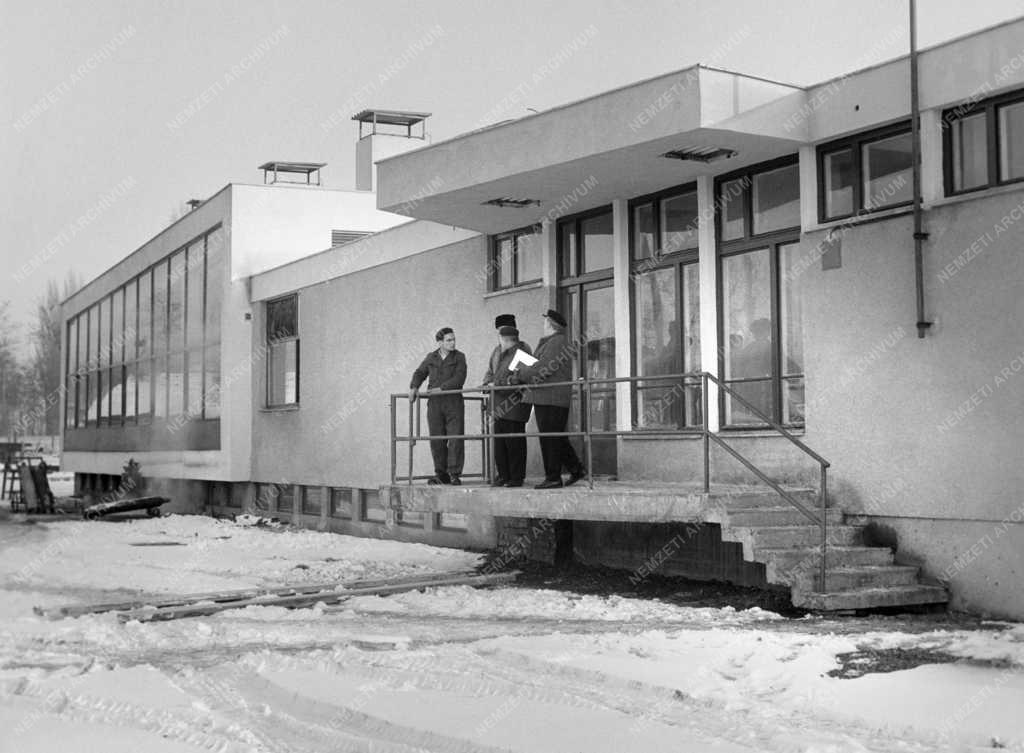 Vendéglátás - A Szolnoki Járműjavító Vállalat étterme
