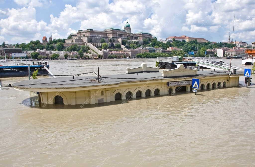 Árvíz - Budapest - Árad a Duna Budapestnél