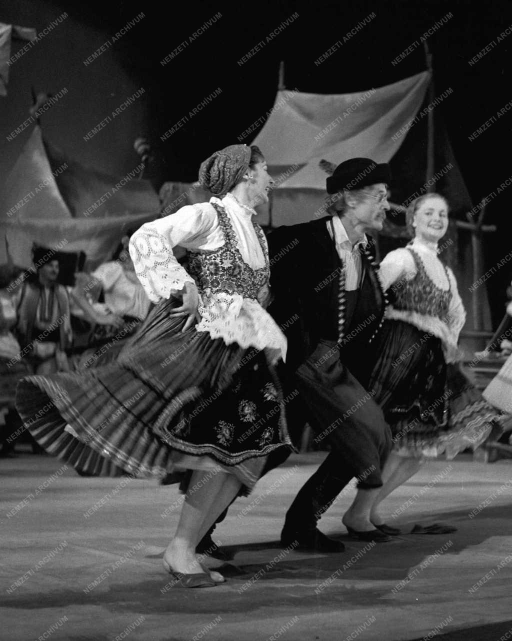 Kultúra - Magyar Állami Népi Együttes