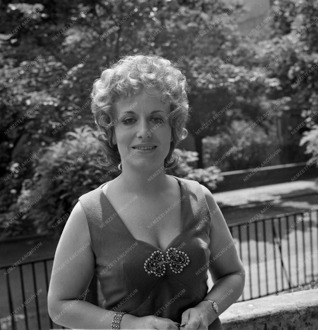 Színház - Laczó Ildikó operaénekesnő