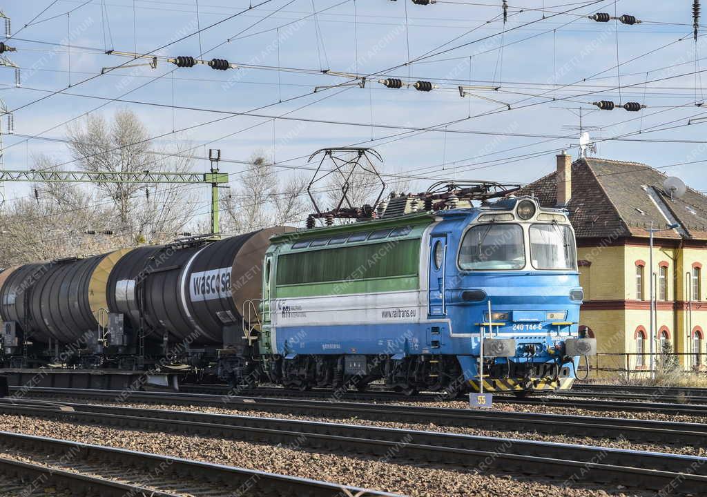 Közlekedés - Skoda 240 sorozatú Laminatka villanymozdony