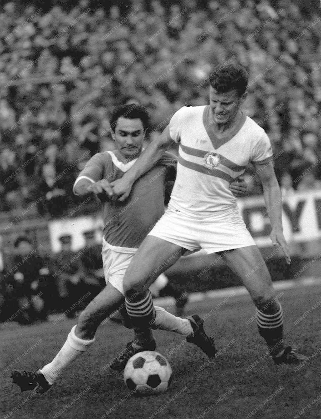 Sipos Ferenc sokszoros válogatott labdarúgó
