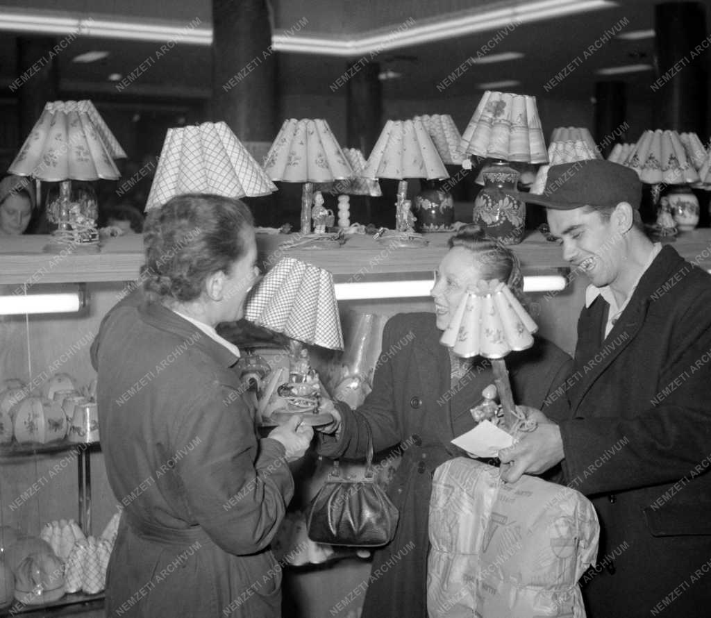 Kereskedelem - Állami Áruház