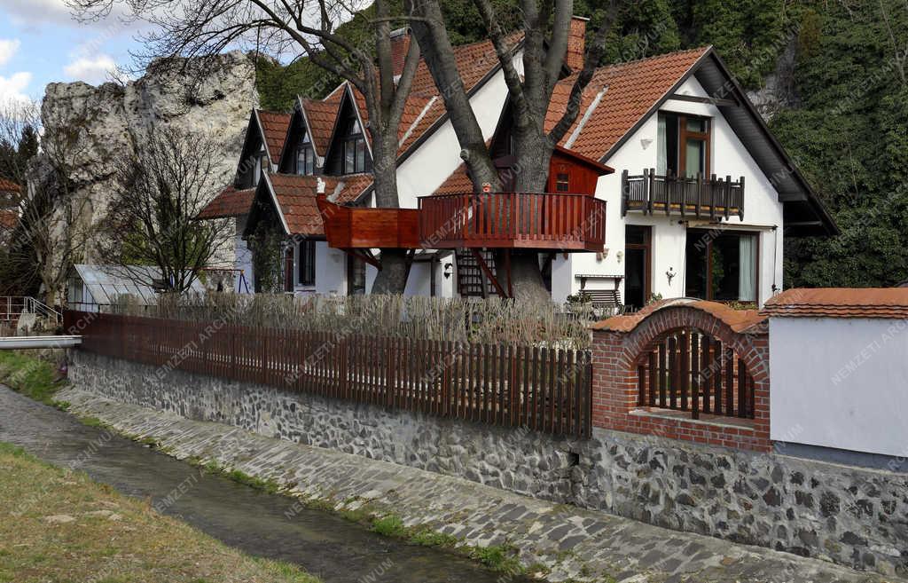 Városkép - Veszprém - Otthonok a Séd partján