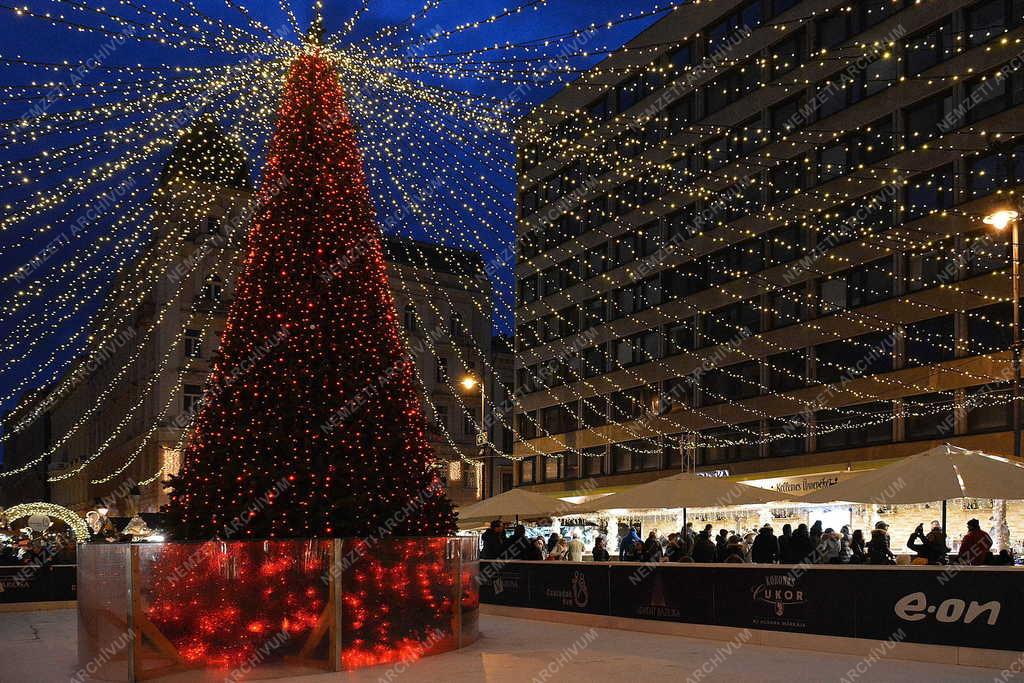 Ünnep - Budapest - Adventi vásár a Bazilikánál