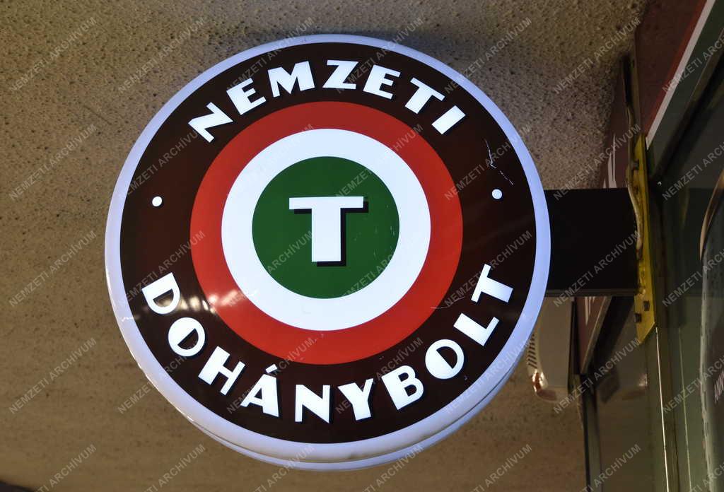 Kereskedelem - Budapest - Nemzeti Dohánybolt