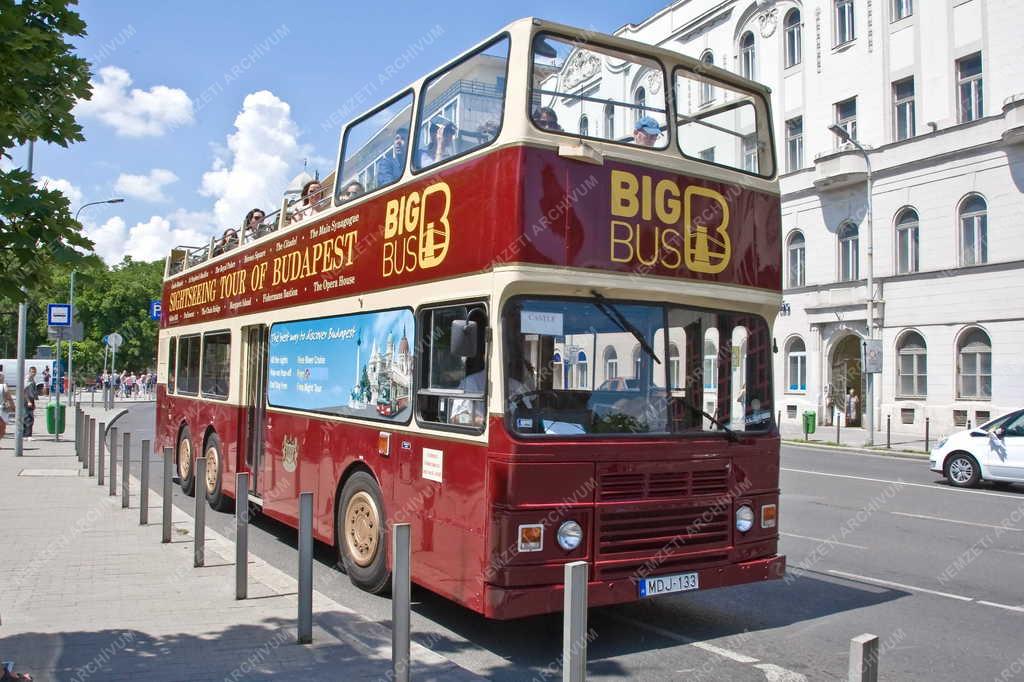 Idegenforgalom - Budapest - Városnéző turistabusz