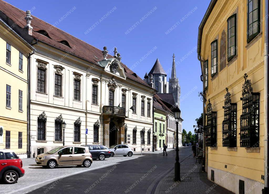 Városkép - Az Erdődy-Hatvany Palota a Budai Várnegyedben 