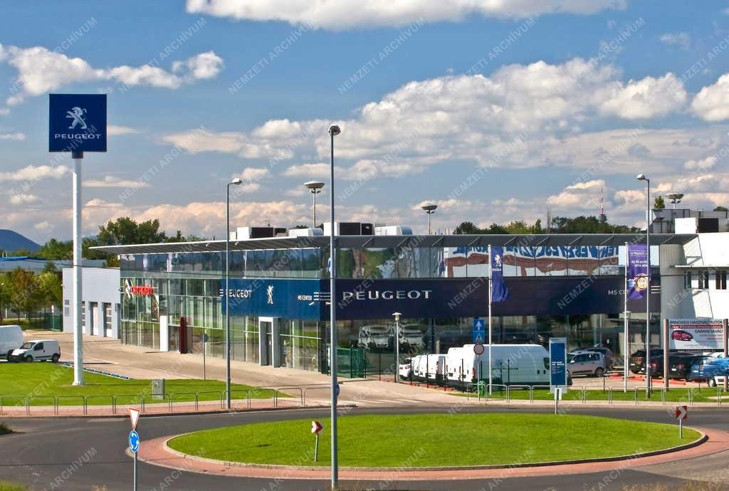 Kereskedelem - Budapest - Peugeot autószalon 