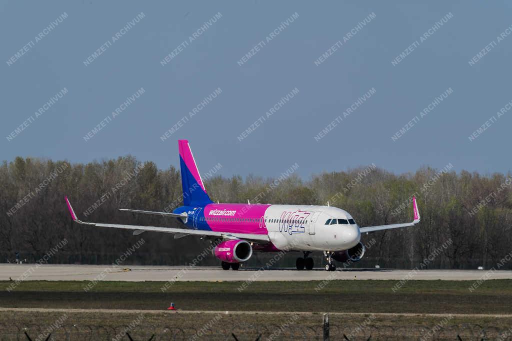 Légi szállítás - Budapest - Wizz Air 