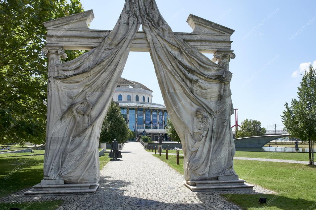 Műalkotás - Budapest - Bajor Gizi park