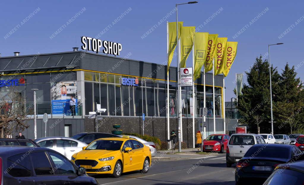 Városkép - Érd -  Stop Shop üzletház