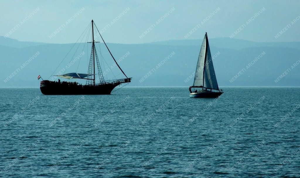 Tájkép - Siófok - Vitorlások a tavon