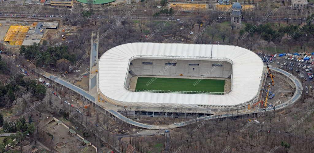 Sportlétesítmény - Debrecen - Épül az új stadion