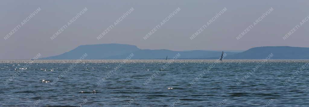 Tájkép - Balatonföldvár - Vitorlás hajók 