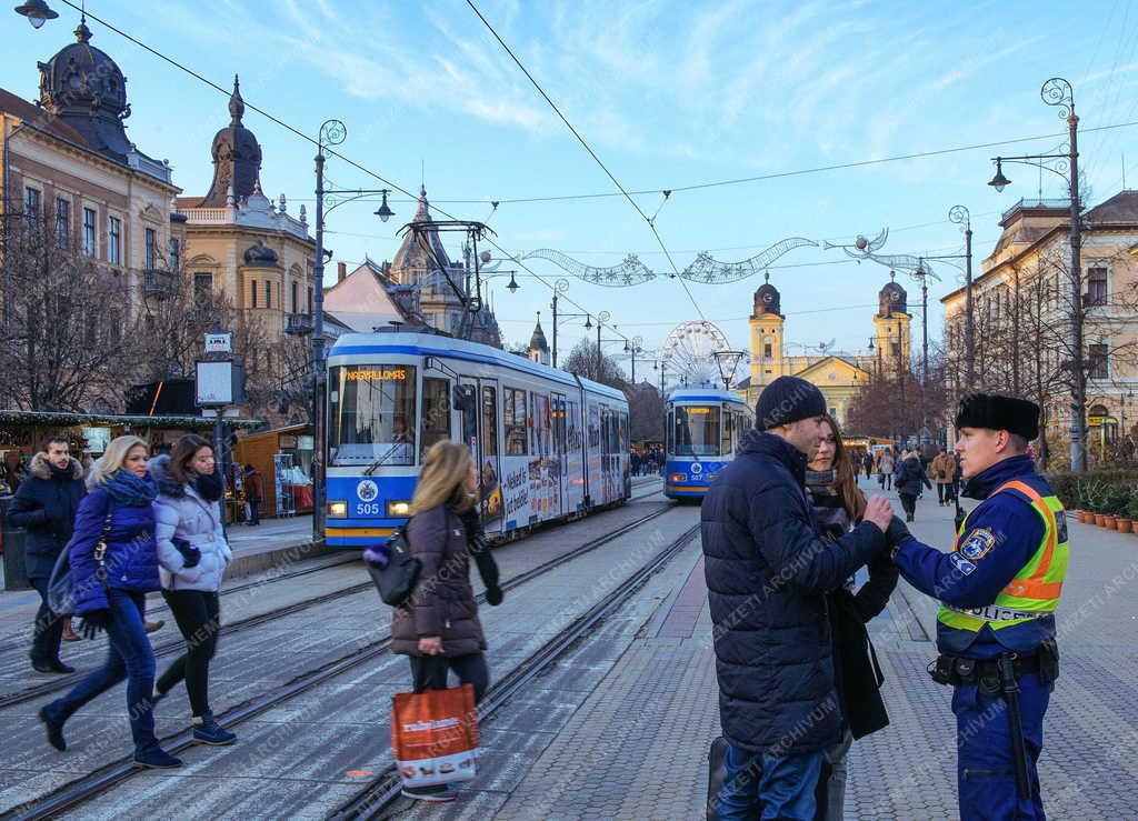 Közbiztonság - Debrecen - Rendőrök és katonák együttműködése 