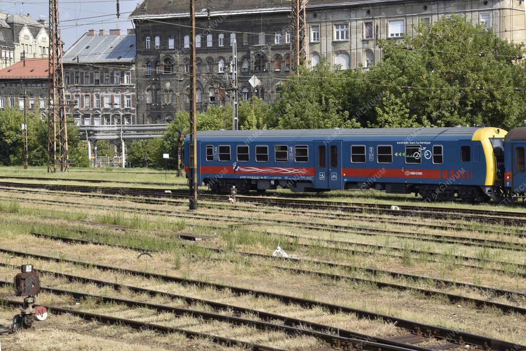 Közlekedés - Budapest - Nyugati pályaudvar