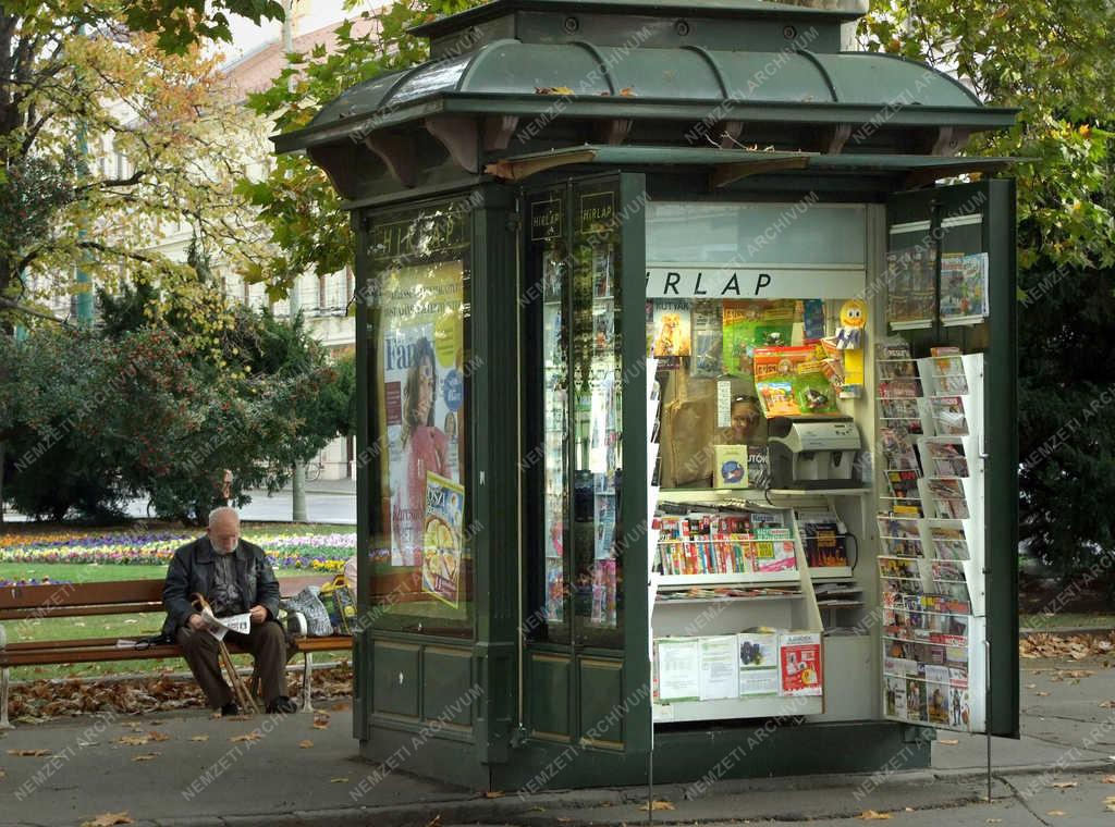 Média - Szeged - Hírlapárus standja a városközpontban