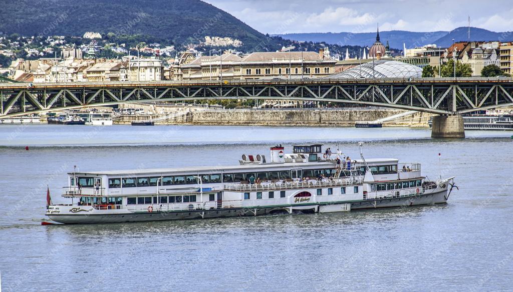 Városkép - Budapest - Dunai látkép - Petőfi híd