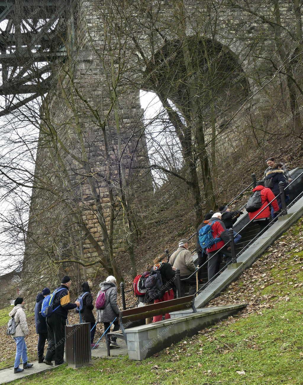 Közlekedés - Biatorbágyi egykori vasúti viadukt