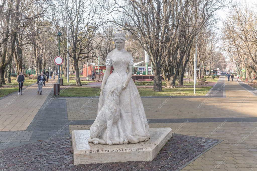 Műalkotás - Keszthely - Erzsébet királyné szobra