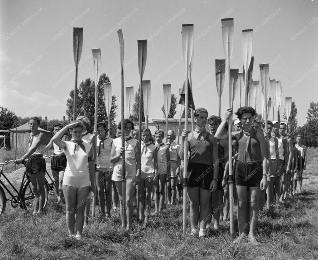 Szabadidő - Nyaralás - Zamárdi úttörőtábor