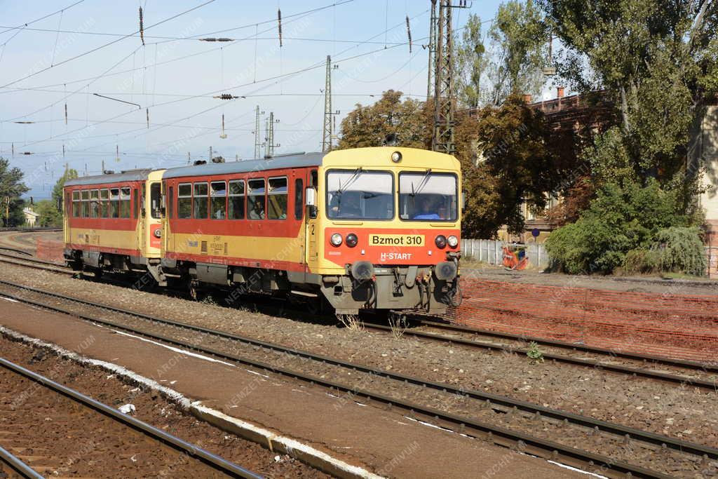 Felújítás - Vác - Megújul a váci vasútállomás