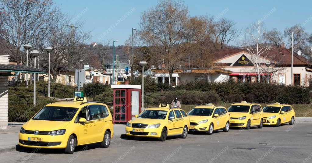 Közlekedés - Budapest - Etele téri taxiállomás